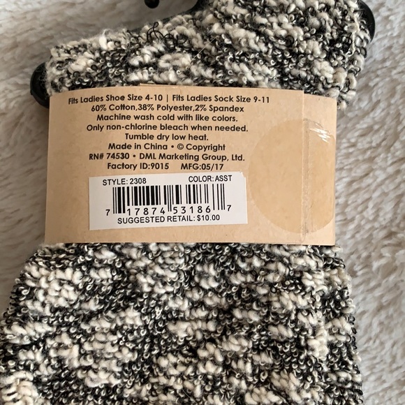 NWT 2 Pr. Ladies Crew Socks Legale & Adventure - Picture 7 of 9